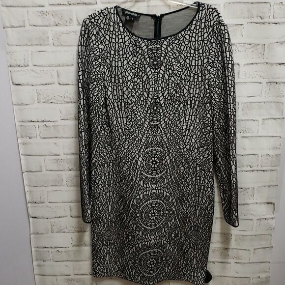 Paperwhite dress   - Picture 1 of 3